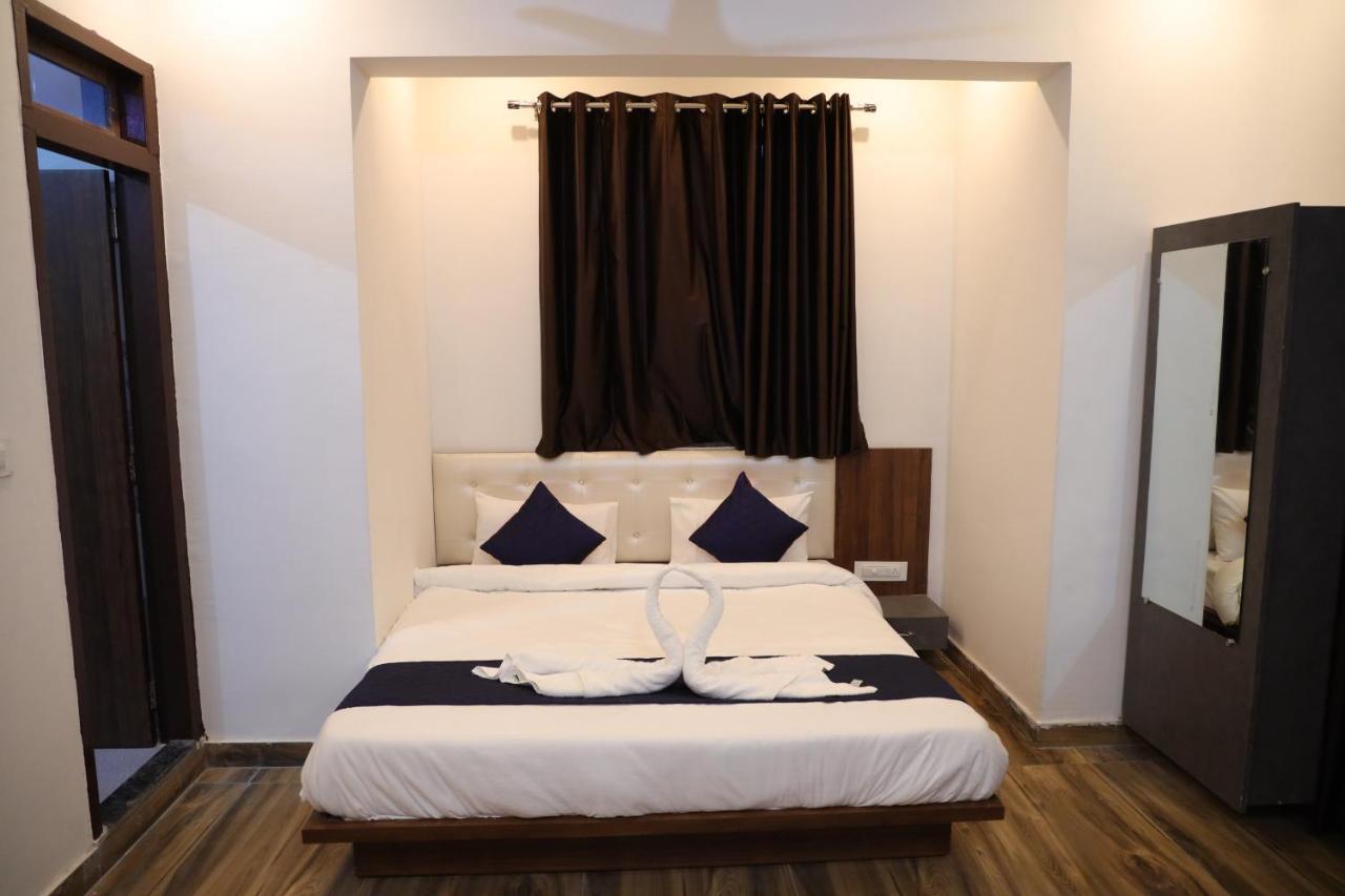 Winter Mountain Resort Pushkar Buitenkant foto