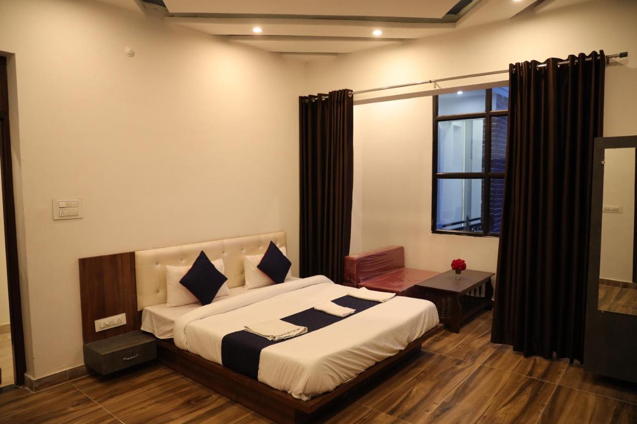 Winter Mountain Resort Pushkar Buitenkant foto