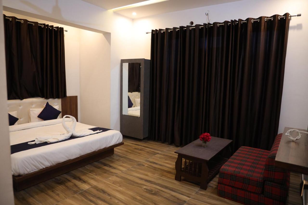 Winter Mountain Resort Pushkar Buitenkant foto