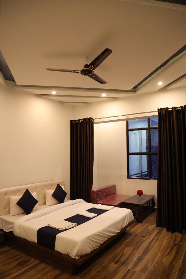 Winter Mountain Resort Pushkar Buitenkant foto