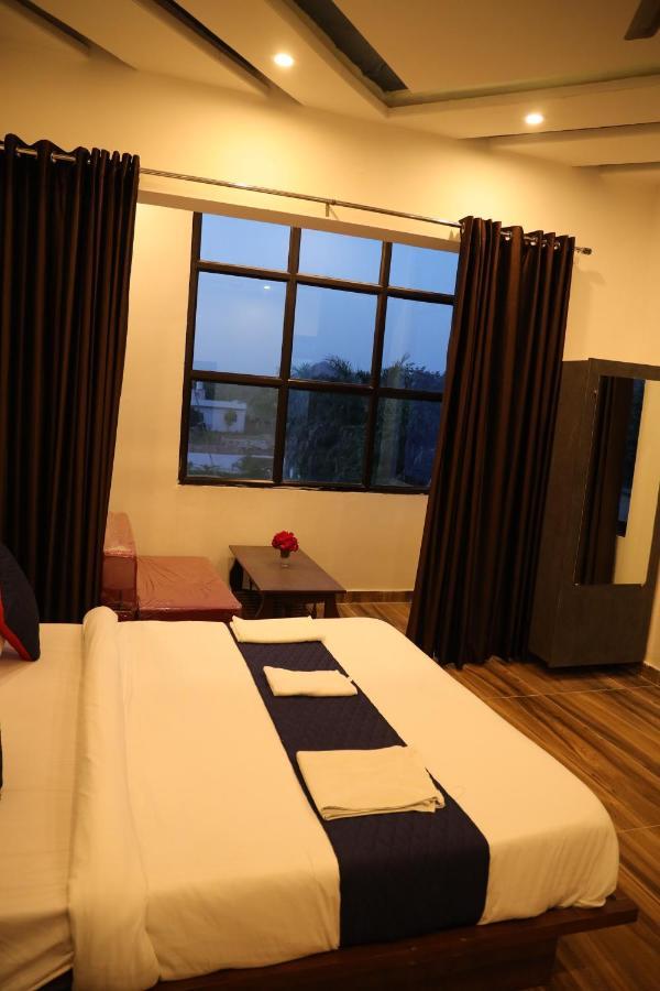Winter Mountain Resort Pushkar Buitenkant foto