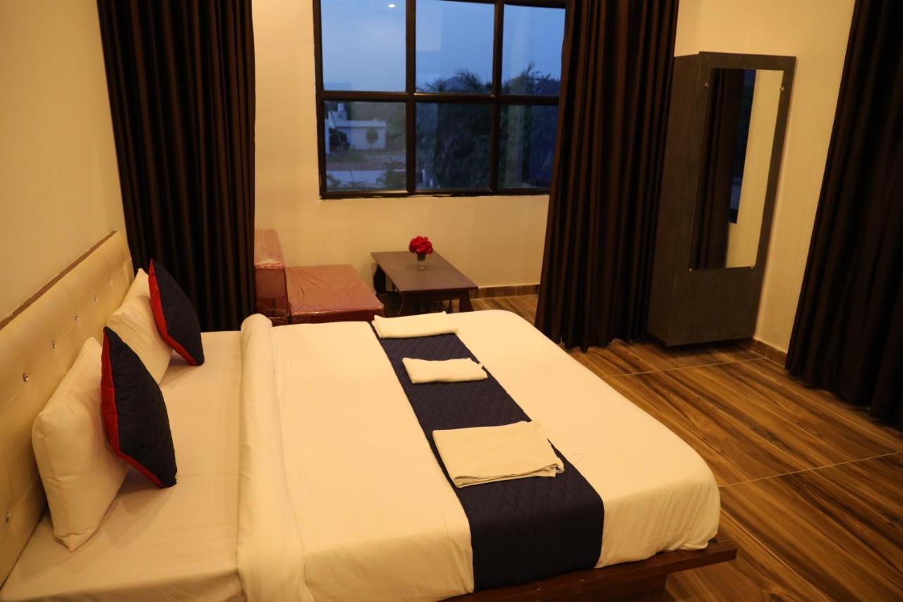 Winter Mountain Resort Pushkar Buitenkant foto